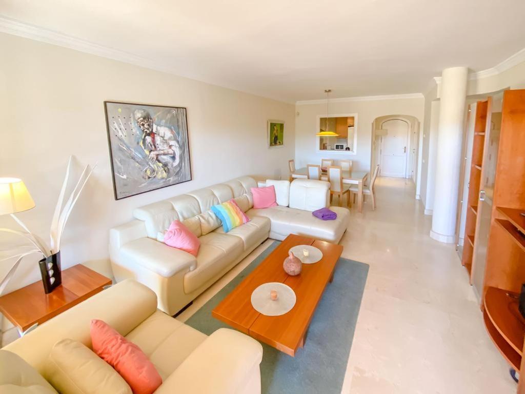 Apartamento En Los Patios De Santa Maria Golf Marbella Exterior foto