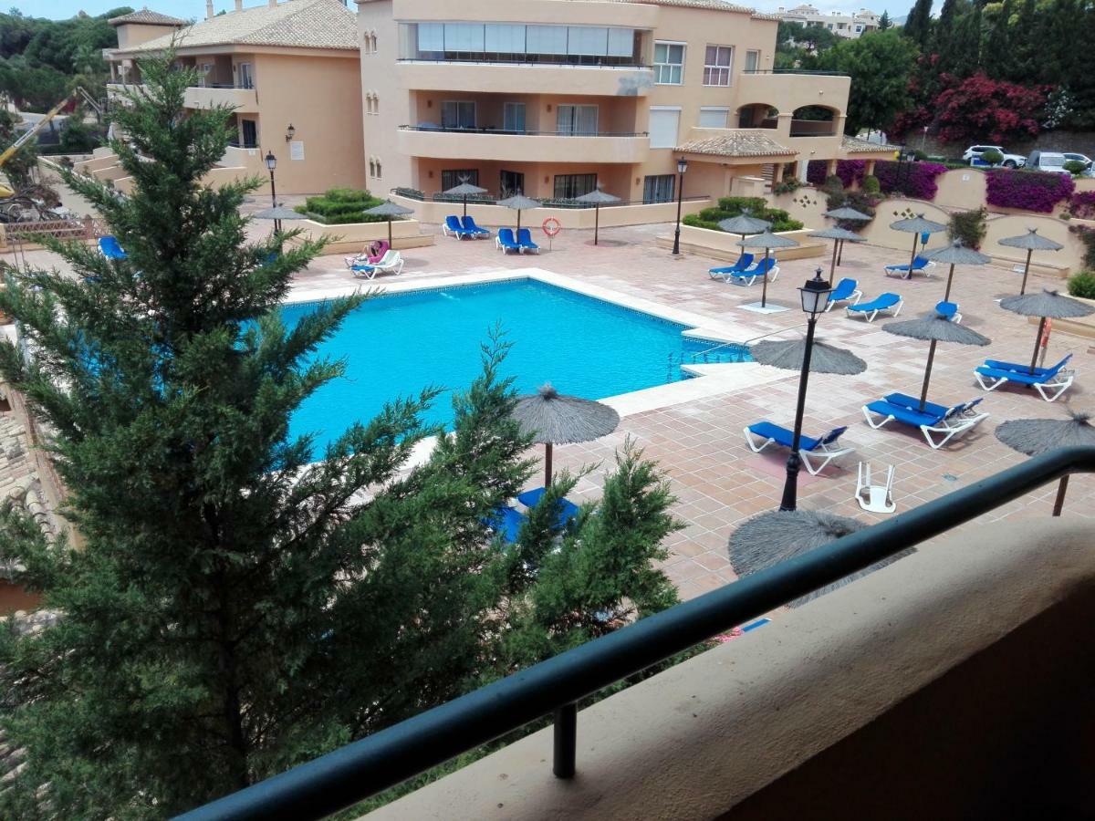 Apartamento En Los Patios De Santa Maria Golf Marbella Exterior foto