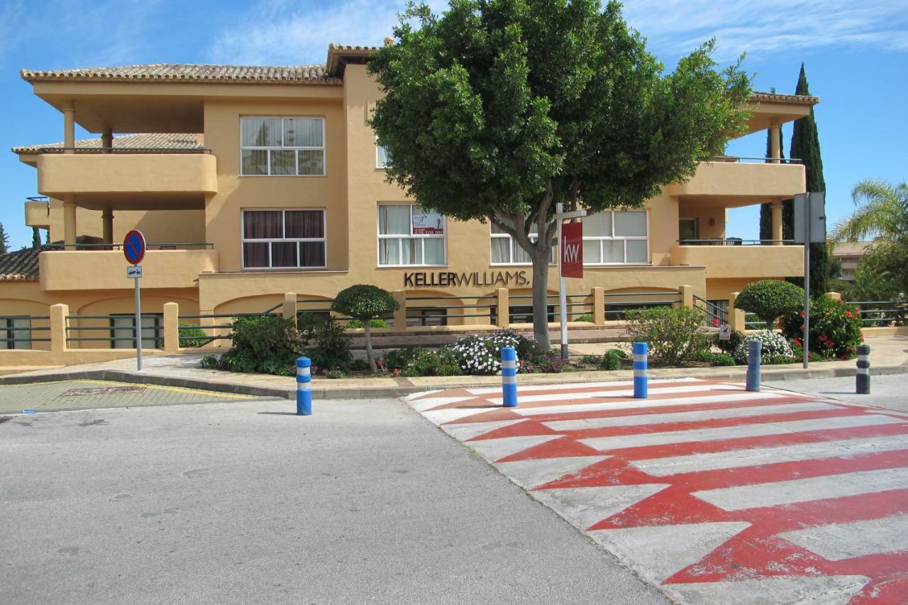 Apartamento En Los Patios De Santa Maria Golf Marbella Exterior foto